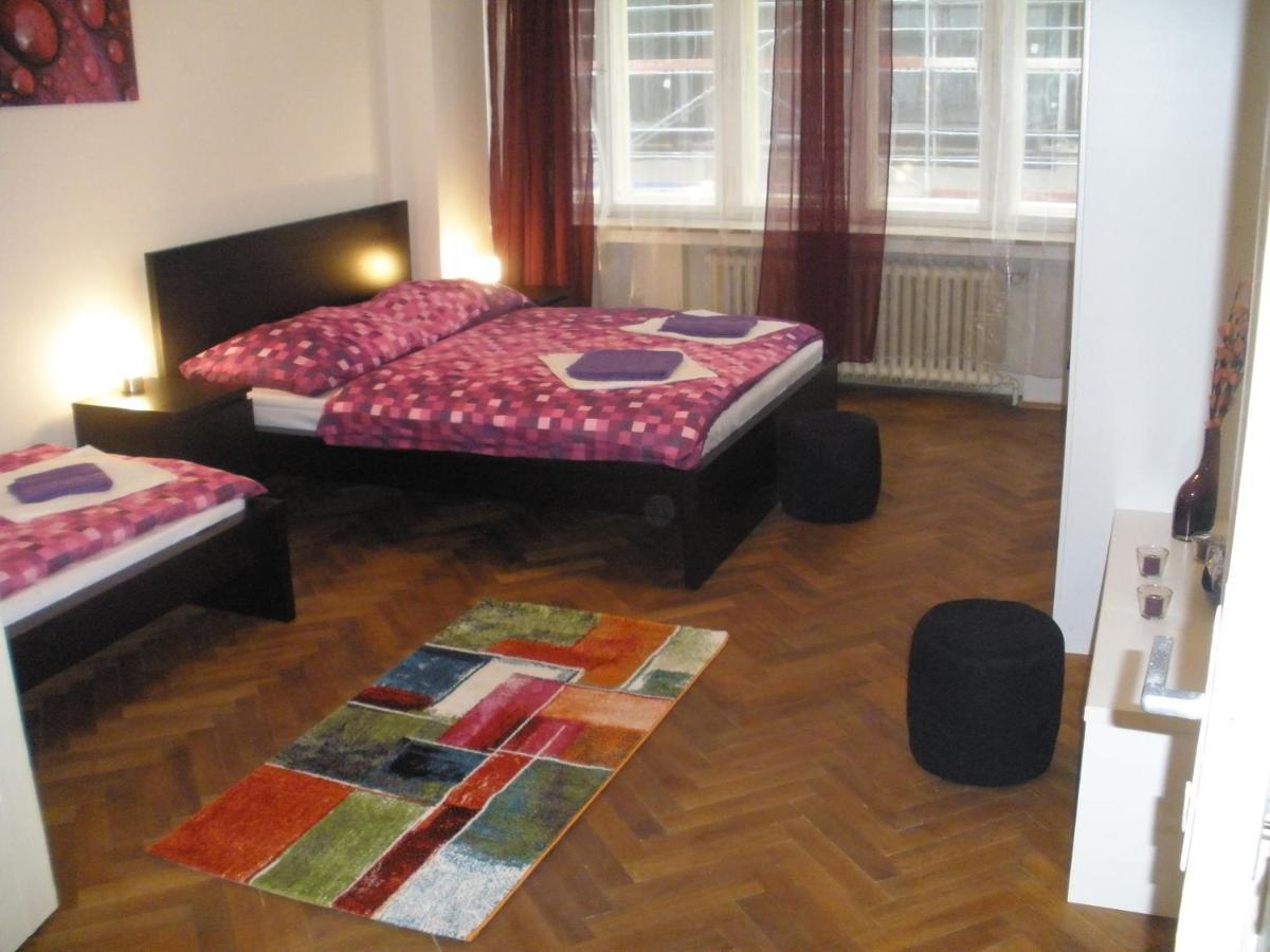 Apartments Tronicek Praga Esterno foto