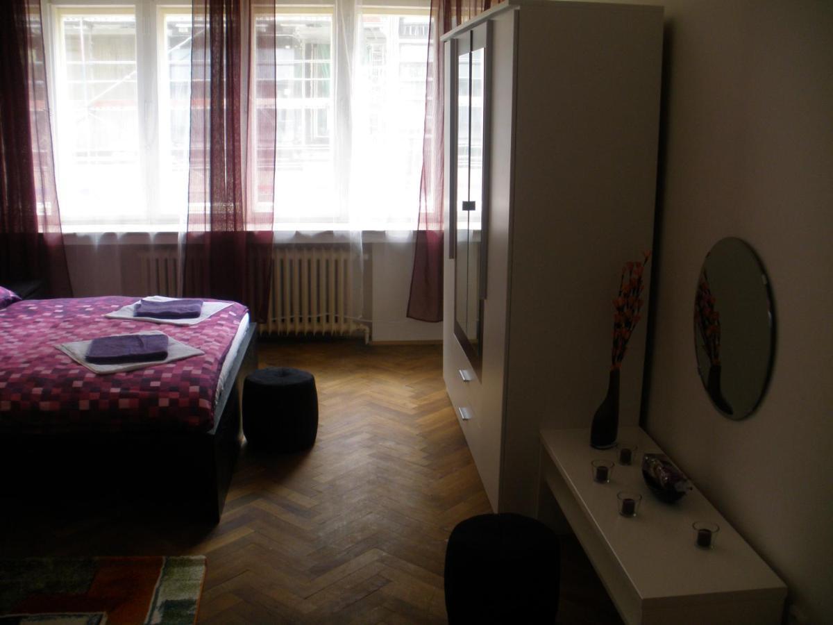 Apartments Tronicek Praga Esterno foto
